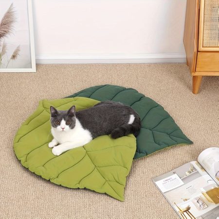 [Cozy Pet Mat] Washable Polyester 1pc Cozy Leaf-Shaped Pet Mat | Soft Rectangle Sleep Pad Cushion with Adorable Cartoon Design, Non-Slip Bed for Cats and Dogs, Perfect for Indoor Use, Easyclean Surface, Sleeping Pad